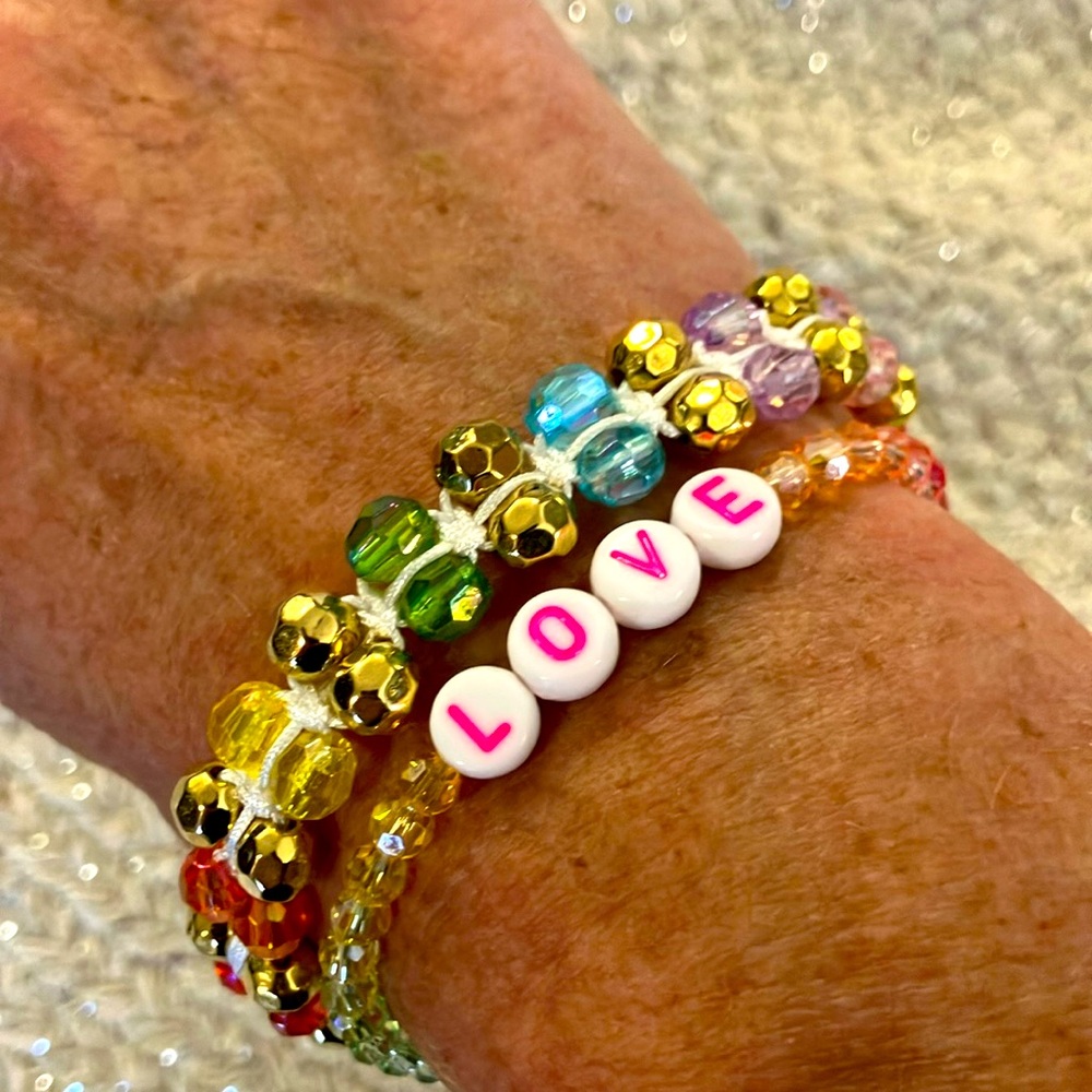 New Super Cute Multicolor Bling Macrame Bracelet Gold - Picture 1 of 8